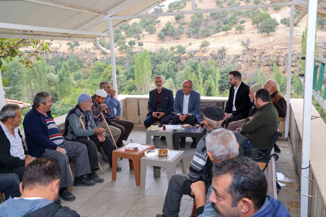 Konya’da Başkan Kavuş sahaya indi! 6 mahallede vatandaşları dinledi 1